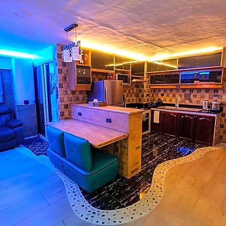 Clockworkorange Luxury Suites